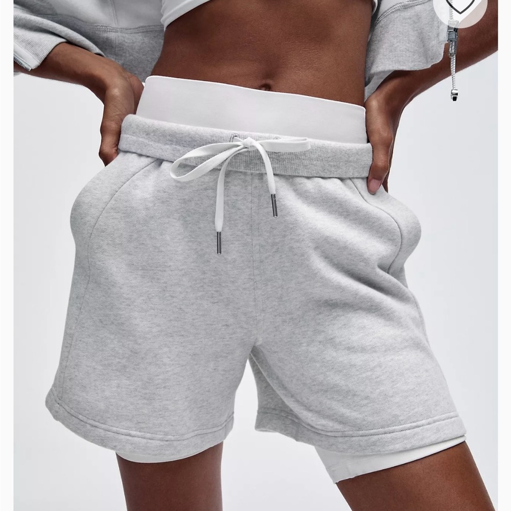 Lululemon Scuba High Rise Shorts - Picture 6 of 6